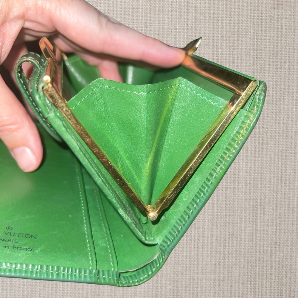 Louis Vuitton Green Bifold Kisslock Wallet/MI0975 - Picture 11 of 15